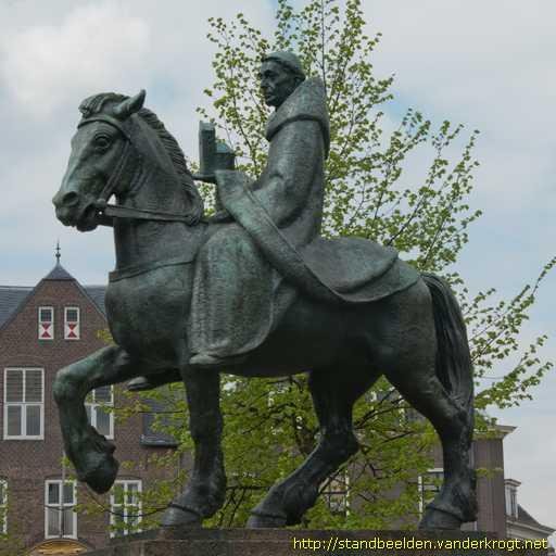Standbeeld van Willibrord te paard voor de Janskerk